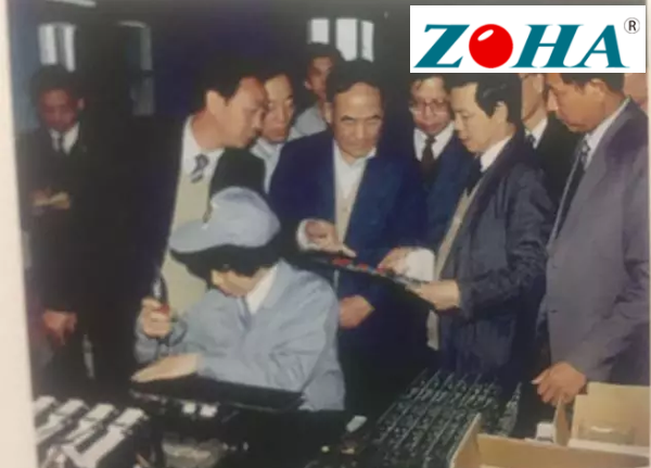 原机械工业部部长何光远参观西仪集团产品 原机械工业部部长何光远参观西仪集团产品