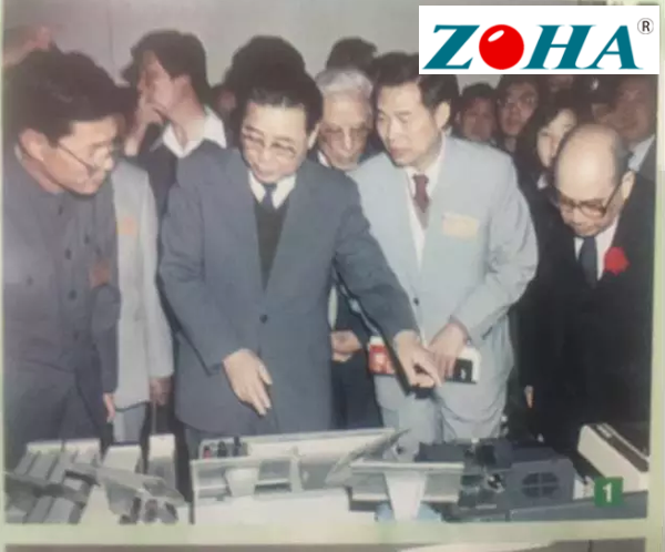 李鹏委员长参观西安仪表厂产品 李鹏委员长参观西安仪表厂产品